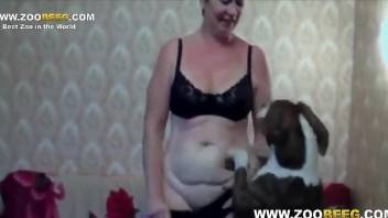 Hottie in seductive black lingerie fucks a doggo