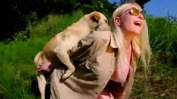 Sexy female enjoys sunny outdoor porno with her dog